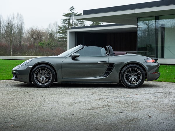 PORSCHE 718 BOXSTER